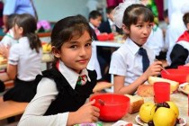الطعام المدرسي في طاجيكستان يحصد جائزة الأفضل في العالم. وقعت روسيا وبرنامج الأغذية العالمي مذكرة بشأن تمويل هذا النظام في بلادنا
