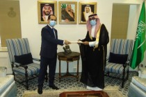 سفير طاجيكستان يقدم نسخا من أوراق اعتماده إلى نائب وزير خارجية المملكة العربية السعودية