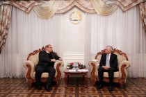 طاجيكستان وباكستان تبحثان تنظيم زيارات رسمية