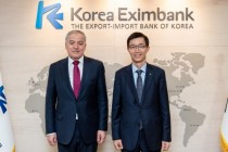 وزير الخارجية الطاجيكي ورئيس مجلس إدارة إكسيمبنك الكوري يبحثان الخدمات المصرفية