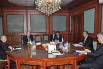 رئيس محافظة ختلان يجتمع مع سفير أوكرانيا لدى طاجيكستان