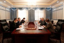 وزير خارجية طاجيكستان يستقبل سفير الولايات المتحدة والمدير الجديد للوكالة الأمريكية للتنمية الدولية في طاجيكستان