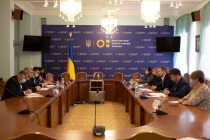 سفير طاجيكستان يلتقي وزير التعليم والعلوم الأوكراني