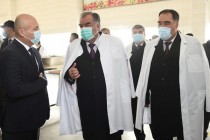رئيس البلاد يدشن خطًا جديدًا لمعالجة البصل لشركة ” أكروخوجند” المحدودة المسؤولية