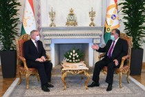 رئيس جمهورية طاجيكستان يلتقي بالأمين العام لمنظمة معاهدة الأمن الجماعي ستانيسلاف زاس