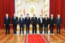 رئيس جمهورية طاجيكستان إمام علي رحمان يتسلم أوراق اعتماد 6 سفراء للدول الأجنبية