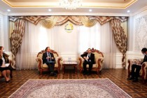 مظفر حسين زاده يستقبل رئيس مكتب منظمة الصحة العالمية الجديد في طاجيكستان فيكتور أولسافسكي