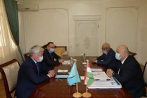 لقاء حاكم منطقة زامبيل في كازاخستان بيرديبك سابارباييف مع سفير طاجيكستان خيرالله عباد زاده