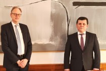 لقاء  سفير طاجيكستان مع المفوض لوزارة الخارجية الاتحادية الآلماني مايكل سيبرت