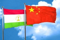 الصين هي الشريك التجاري والاقتصادي الرئيسي لطاجيكستان. رئيس الحمهورية إمام علي رحمان يشكر رئيس جمهورية الصين الشعبية شي جين بينغ للمساعدة في تفشي الوباء