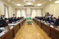 اجتماع وفدين رسميين لطاجيكستان وأوزبكستان برئاسة رئيسي وزراء البلدين