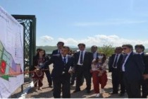 السفير الفرنسي لدى طاجيكستان يزور منطقة “كولاب” الإقتصادية الحرة