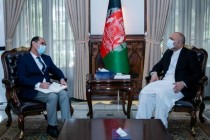 سفير طاجيكستان يجتمع مع وزير خارجية أفغانستان محمد حنيف أتمار