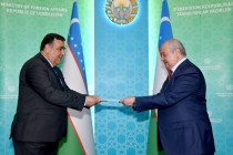 سفير طاجيكستان فى طشقند يقدم نسخا من أوراق اعتماده إلى وزير خارجية جمهورية أوزبكستان