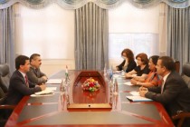 نائب وزير خارجية طاجيكستان يلتقي بالممثل الإقليمي لمكتب الأمم المتحدة المعني بالمخدرات والجريمة في آسيا الوسطى