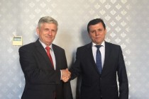 سفير طاجيكستان لدى بولندا يجتمع مع المدير العام للغرفة التجارية لجمهورية بولندا ماريك كلوكو