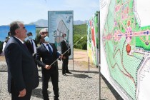 رئيس جمهورية طاجيكستان إمام علي رحمان يعطي انطلاقة أشغال بناء حديقة ثقافية وترفيهية في ناحية نورآباد