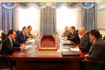 مناقشة آفاق تطوير التعاون متعدد الأوجه بين طاجيكستان والولايات المتحدة في دوشنبه