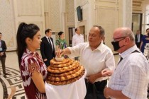 وصول وفد من أساتذة الفنون الأوزبكية إلى طاجيكستان