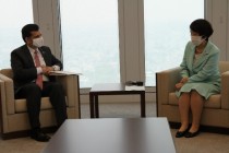 سفير طاجيكستان لدى اليابان يلتقي مع عمدة يوكوهاما
