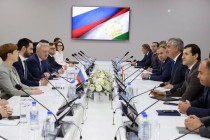 لقاء وزير المالية في طاجيكستان بوفد من المعهد الروسي للبحوث المالية