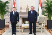 رئيس طاجيكستان إمام علي رحمان يستقبل المدعي العام للاتحاد الروسي إيغور كراسنوف