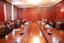 بحث قضايا تعزيز التعاون بين طاجيكستان وألمانيا في المجالات السياسية والأمنية والإنسانية في دوشنبه