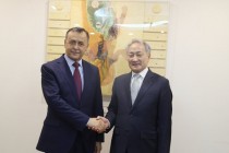 السفير الطاجيكي لدى روسيا يلتقي مع سفير كوريا الجنوبية لدى روسيا لي سوك بي