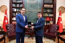 سفير طاجيكستان يلتقى مع حاكم أنقرة