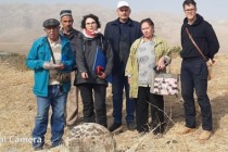 الآثار المعمارية من الفترة القديمة. علماء آثار من طاجيكستان وفرنسا يزورون عمودًا وجزءًا من العمود في قرية بوشينغ