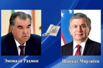 رئيس جمهورية طاجيكستان إمام علي رحمان يتهاتف  مع رئيس جمهورية أوزبكستان شوكت ميرضياييف