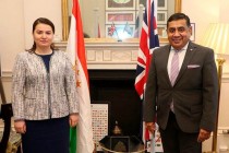 رخشانه  إمام علي تلتقي   مع  وزير الخارجية البريطاني طارق أحمد.