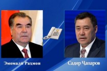 رئيس جمهورية طاجيكستان امام علي رحمان يتهاتف مع رئيس جمهورية قيرغيزستان صدير جباروف