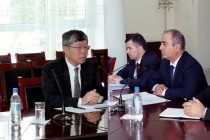 مناقشة مسألة إقامة تعاون علمي وبحثي بين المراكز الفكرية في طاجيكستان واليابان وفي دوشنبه