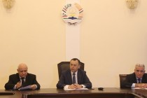 سفير طاجيكستان لدى روسيا يجتمع مع طلاب طاجيكستان وأعضاء المجلس العام بالسفارة