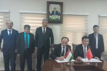 وزارة النقل وشركة فيوشو للسكك الحديدية الصينية توقعان عقدًا لبناء أربعة أقسام من الطرق في شمال طاجيكستان