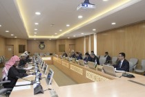 سفير طاجيكستان لدى المملكة العربية السعودية يمثل طاجيكستان في الاجتماع التشاوري الثاني لقيادة المجلس مع سفراء دول آسيا الوسطى