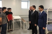 زار موظفو الخدمة القنصلية بسفارة طاجيكستان في روسيا مركز التخزين المؤقت للمواطنين الأجانب في موسكو