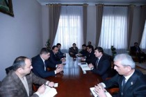 تعد جامعة طاجيكستان الوطنية بالتعاون مع شركة  “ماكرومين” متخصصين في مجال الجيولوجيا
