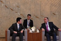 إمام علي رحمان ، رئيس جمهورية طاجيكستان يلتقي مع إيفان تساو ، نائب المدير العام لـ “بی وای دی – آسيا الوسطى” في مدينة شيان