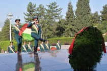 تكريما للذكرى الثامنة والسبعين للحرب العالمية الثانية 1941-1945 ، أقيمت مراسم وضع إكليل من الزهور في “حديقة النصر” بالعاصمة