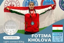 أحسنت! فازت طالبة بجامعة طاجيكستان الوطنية فاطمة خالوفا بالمركز الثاني في كأس العالم للكيك بوكسينغ