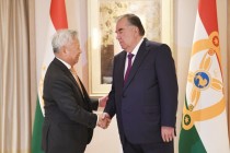 رئيس جمهورية طاجيكستان إمام علي رحمان يلتقي مع رئيس البنك الآسيوي للاستثمار في البنية التحتية جين ليسون