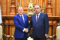 رئيس جمهورية طاجيكستان إمام علي رحمان يستقبل رئيس الاتحاد الدولي  للجودو ماريوس فيزر