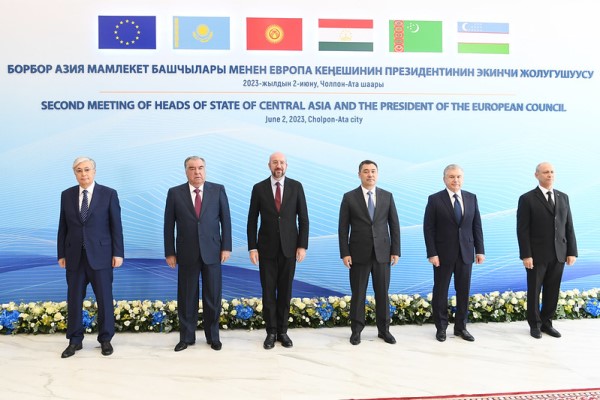 Emomali Rahmon, le président de la République du Tadjikistan, rejoint la deuxième conférence des dirigeants d’État de l’Asie centrale et de l’Union européenne.