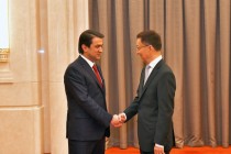 رئيس المجلس الوطني التابع للمجلس العالي لجمهورية طاجيكستان ، رستم إمام على يجتمع مع نائب رئيس جمهورية الصين الشعبية ، السيد هان زينغ