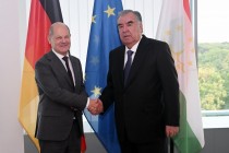 رئيس جمهورية طاجيكستان إمام علي رحمان يلتقي مع المستشار الاتحادي الألماني أولاف شولتز