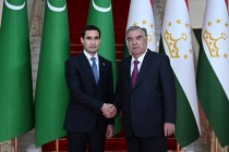 رئيس جمهورية طاجيكستان إمام علي رحمان يلتقي مع رئيس تركمانستان سردار بيردي محمدوف