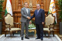 رئيس جمهورية طاجيكستان إمام علي رحمان يستقبل رئيس الاتحاد الدولي للملاكمة عمر كريمليوف