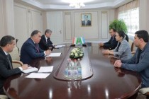 اجتماع محافظ صغد مع رجال الأعمال الأوزبك بشأن تعزيز التعاون